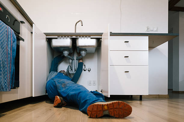 Professional Emergency Plumber technician working in Pershing, IN